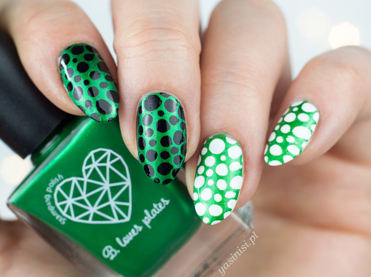 B. loves plates- Stamping Polish- BLP09 B. a Christmas Tree