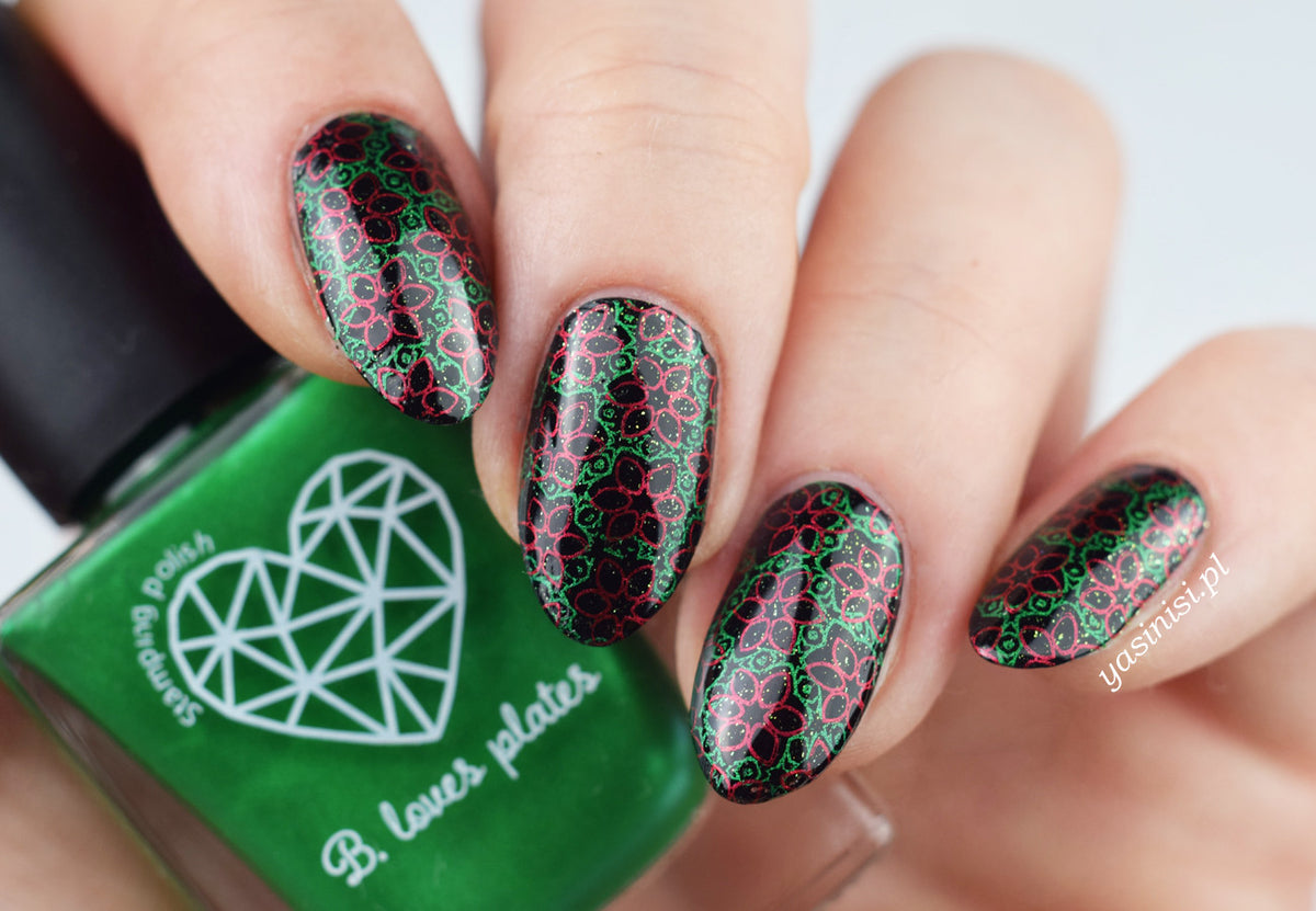 B. loves plates- Stamping Polish- BLP09 B. a Christmas Tree
