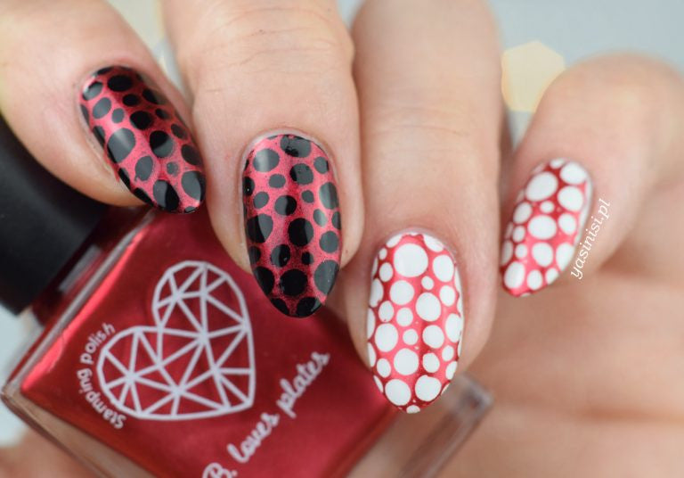 B. loves plates- Stamping Polish- BLP07 B. a Santa Claus