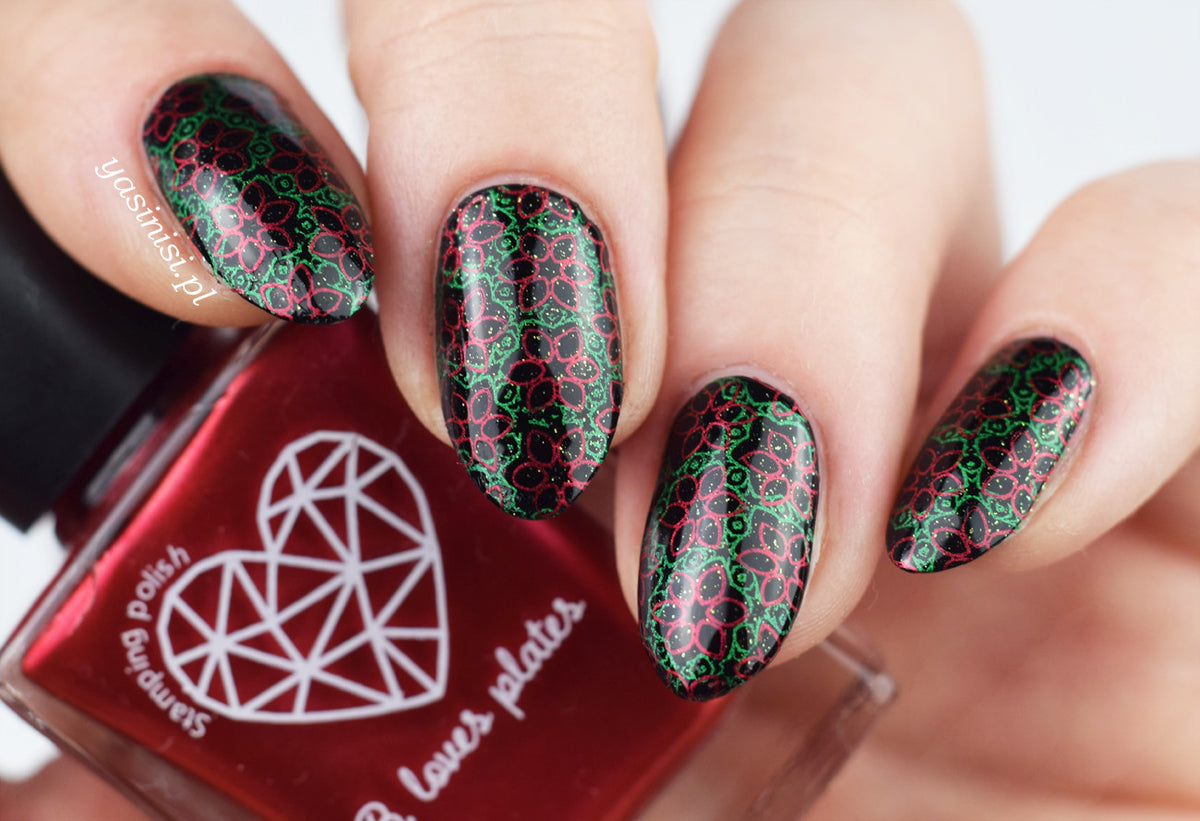 B. loves plates- Stamping Polish- BLP07 B. a Santa Claus