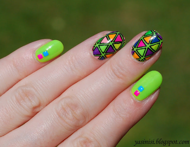 B. loves plates- Stamping Plates- B.01 geometry is perfect