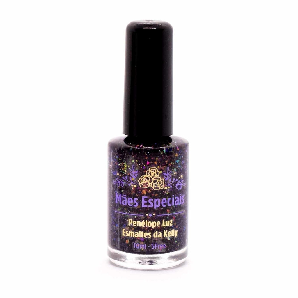 Penelope Luz nail polish Magical Dream. Available at .
